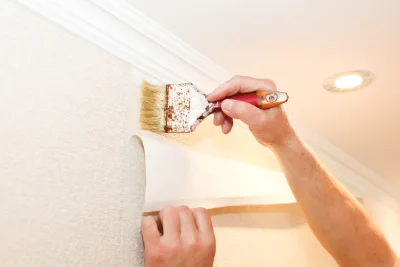 Pose de papier peint à Moncale — revêtements muraux et toiles de verre